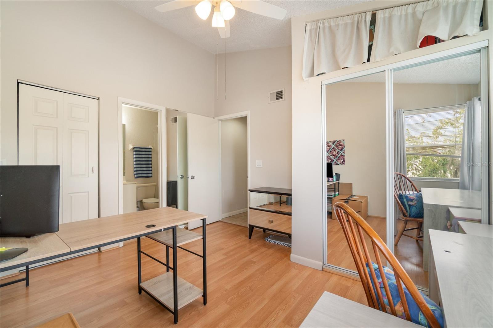 Image 22 of 34 For 2560 Woodgate Boulevard 207