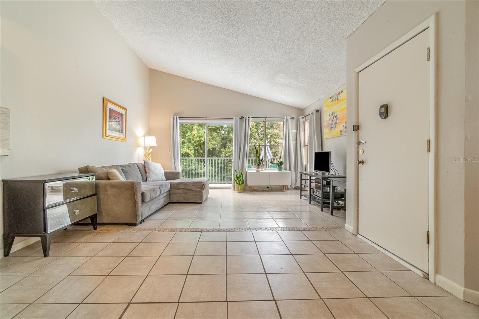 Image 4 of 34 For 2560 Woodgate Boulevard 207