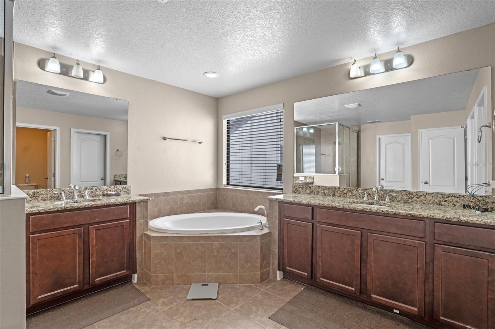 Image 21 of 35 For 1934 Arden Oaks Drive