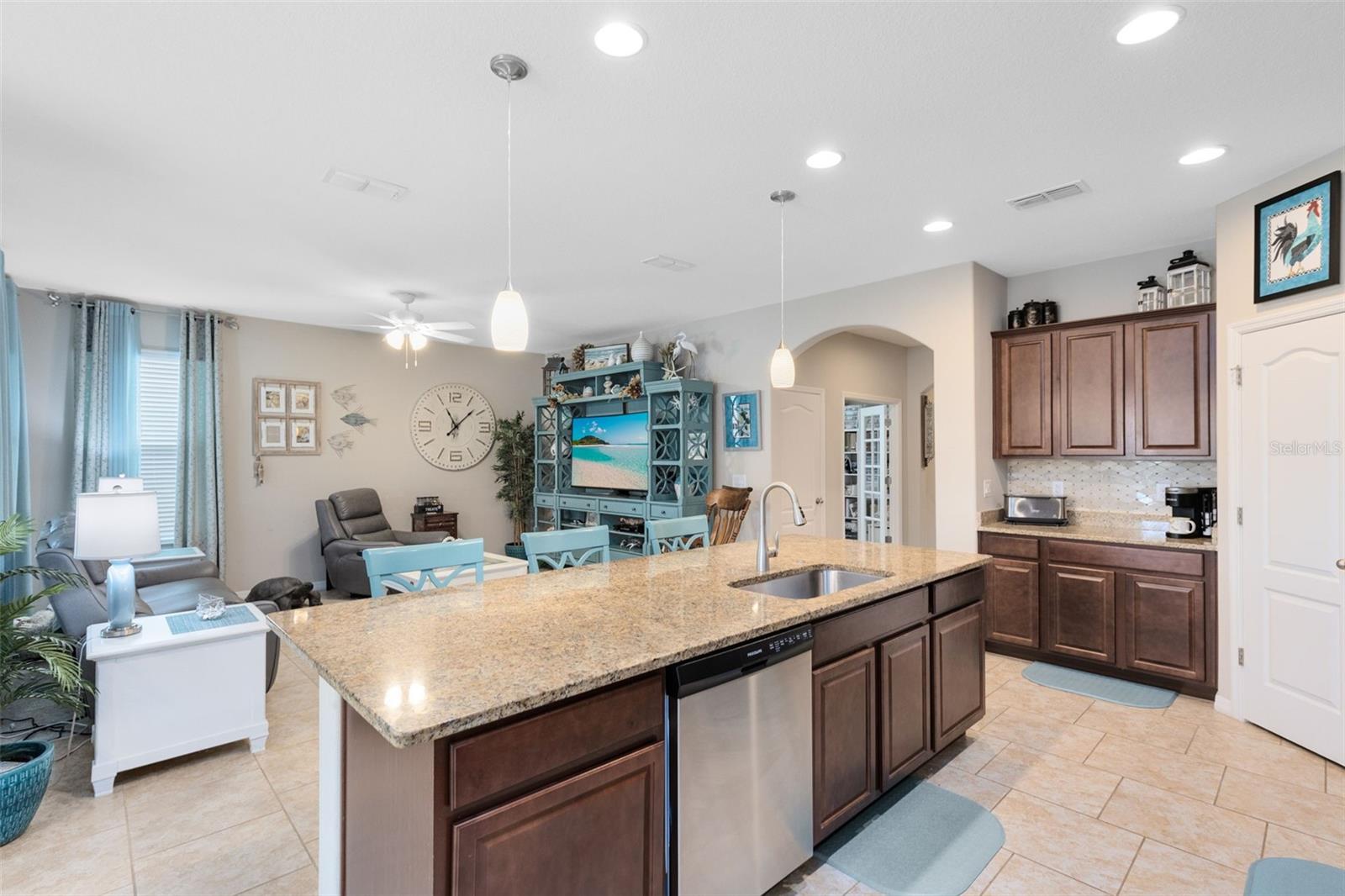 Image 11 of 40 For 672 Victoria Trails Boulevard