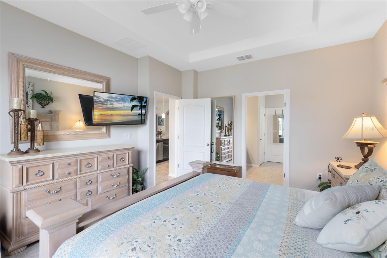 Image 16 of 40 For 672 Victoria Trails Boulevard