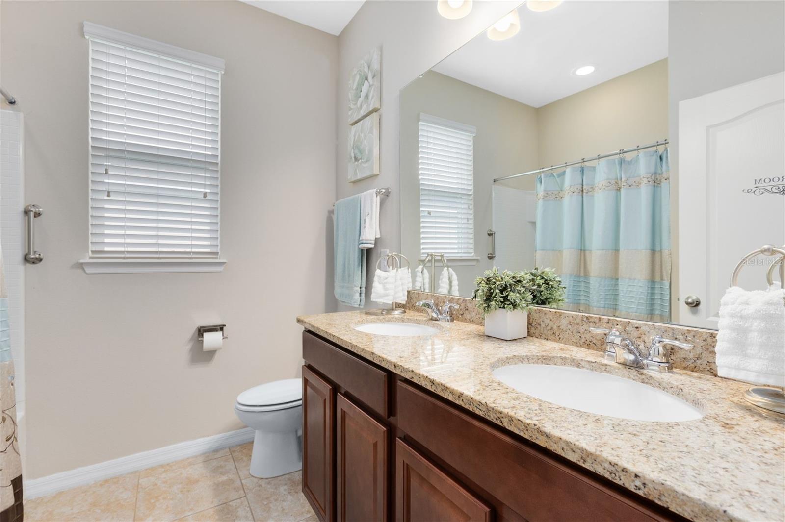 Image 21 of 40 For 672 Victoria Trails Boulevard