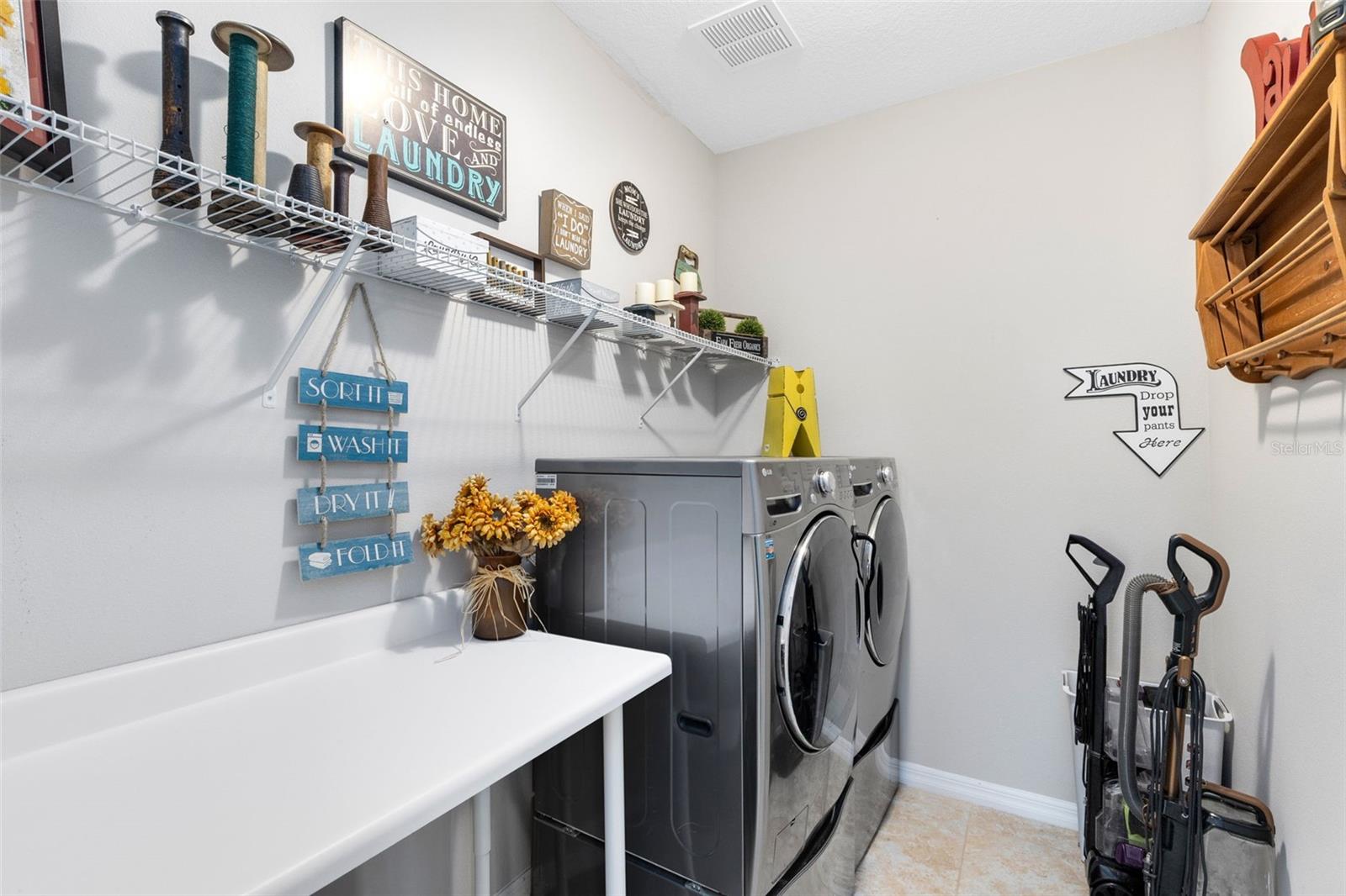 Image 22 of 40 For 672 Victoria Trails Boulevard