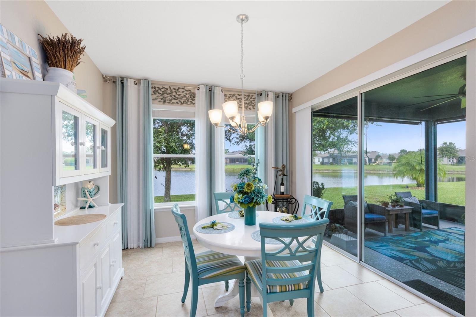 Image 24 of 40 For 672 Victoria Trails Boulevard