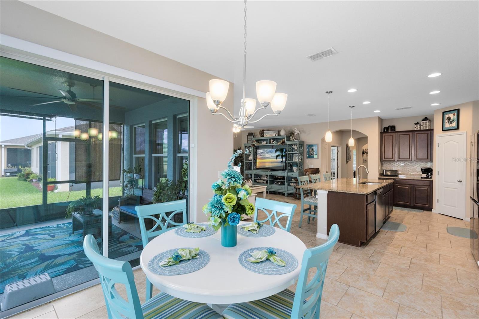 Image 26 of 40 For 672 Victoria Trails Boulevard