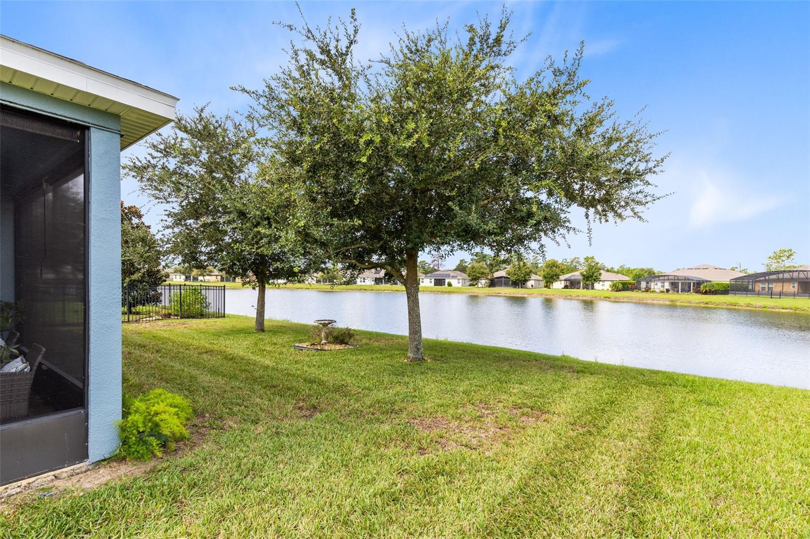 Image 28 of 40 For 672 Victoria Trails Boulevard