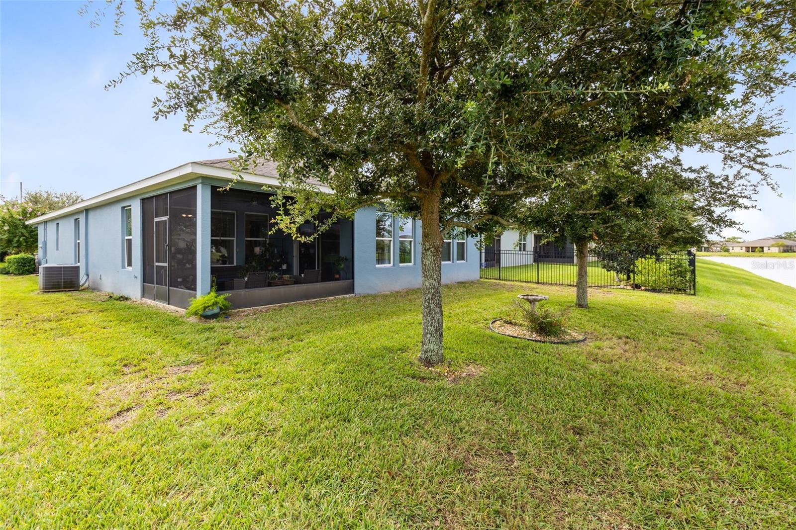 Image 29 of 40 For 672 Victoria Trails Boulevard