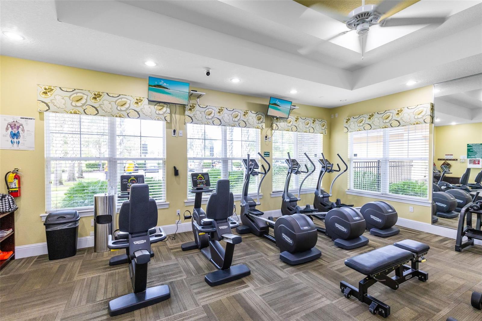 Image 32 of 40 For 672 Victoria Trails Boulevard