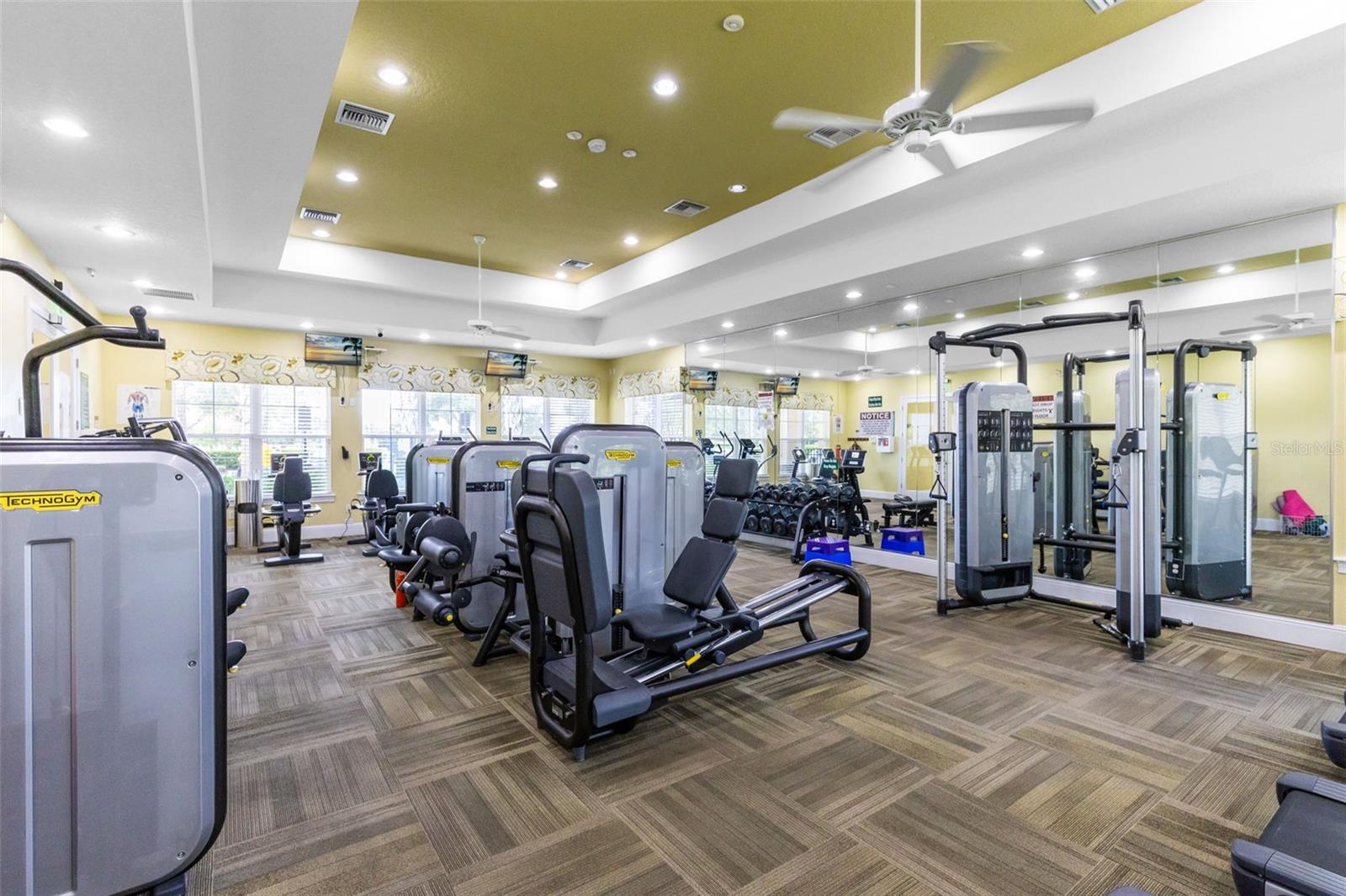 Image 33 of 40 For 672 Victoria Trails Boulevard