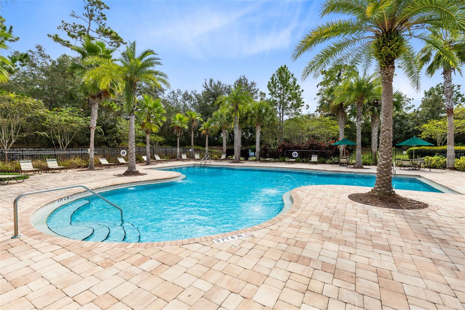 Image 34 of 40 For 672 Victoria Trails Boulevard