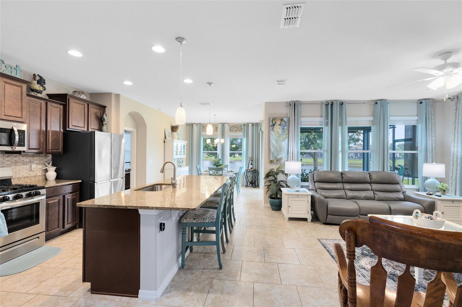 Image 7 of 40 For 672 Victoria Trails Boulevard