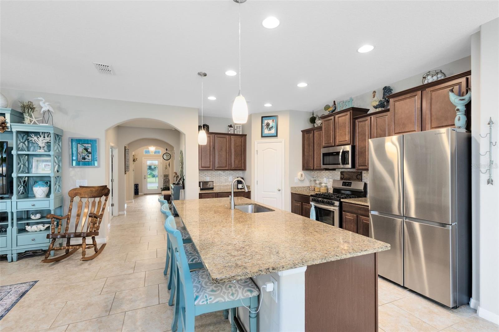 Image 8 of 40 For 672 Victoria Trails Boulevard