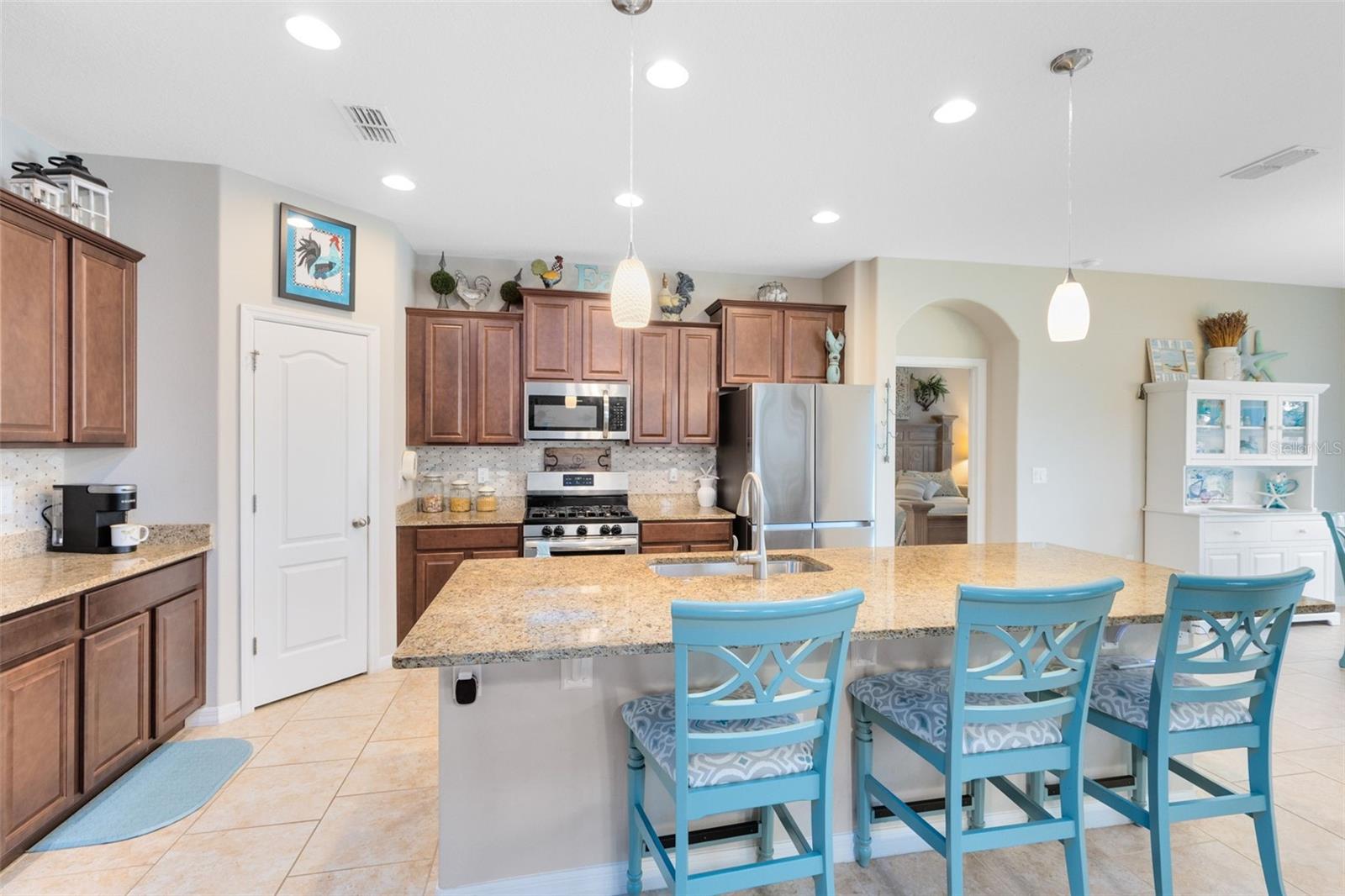 Image 9 of 40 For 672 Victoria Trails Boulevard