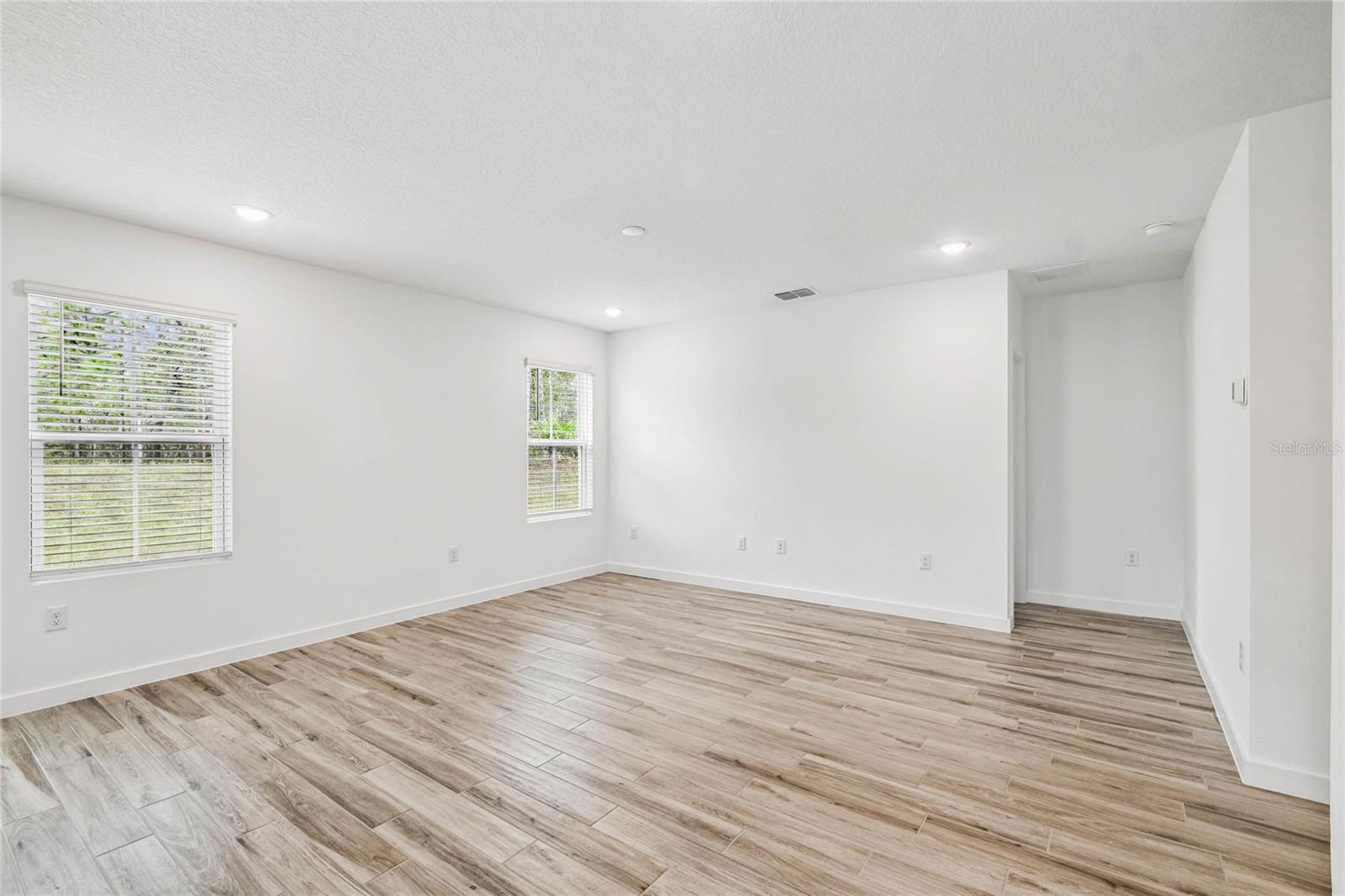 Image 13 of 23 For 2111 Landmark Drive #16