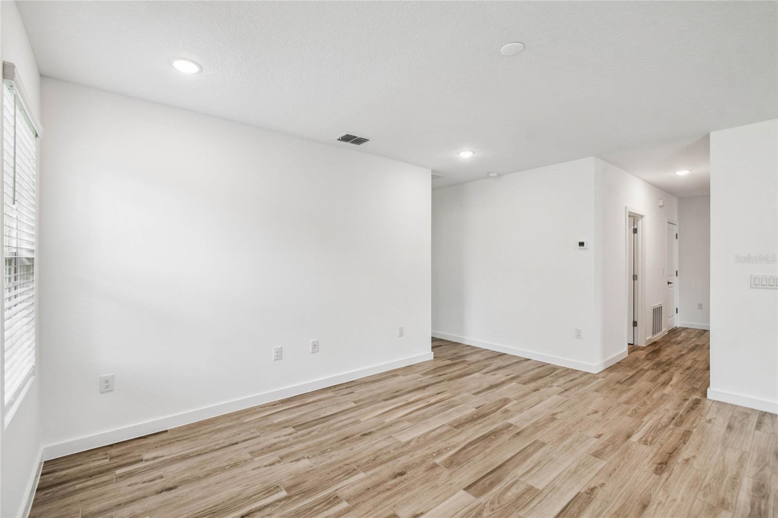 Image 14 of 23 For 2111 Landmark Drive #16