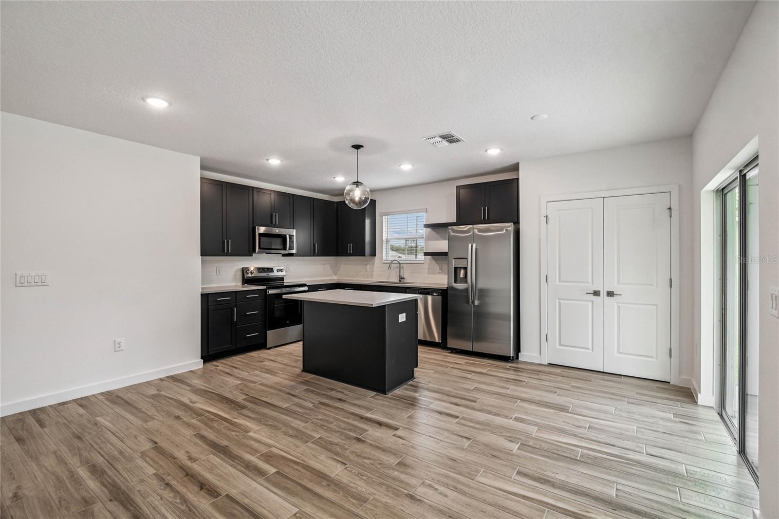 Image 16 of 23 For 2111 Landmark Drive #16