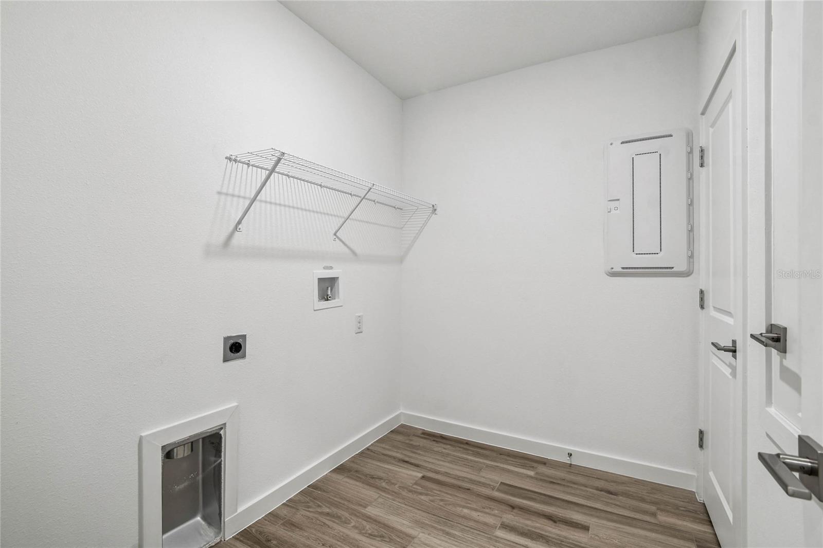 Image 17 of 23 For 2111 Landmark Drive #16