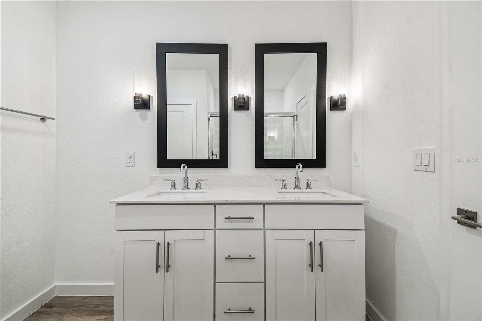 Image 18 of 23 For 2111 Landmark Drive #16