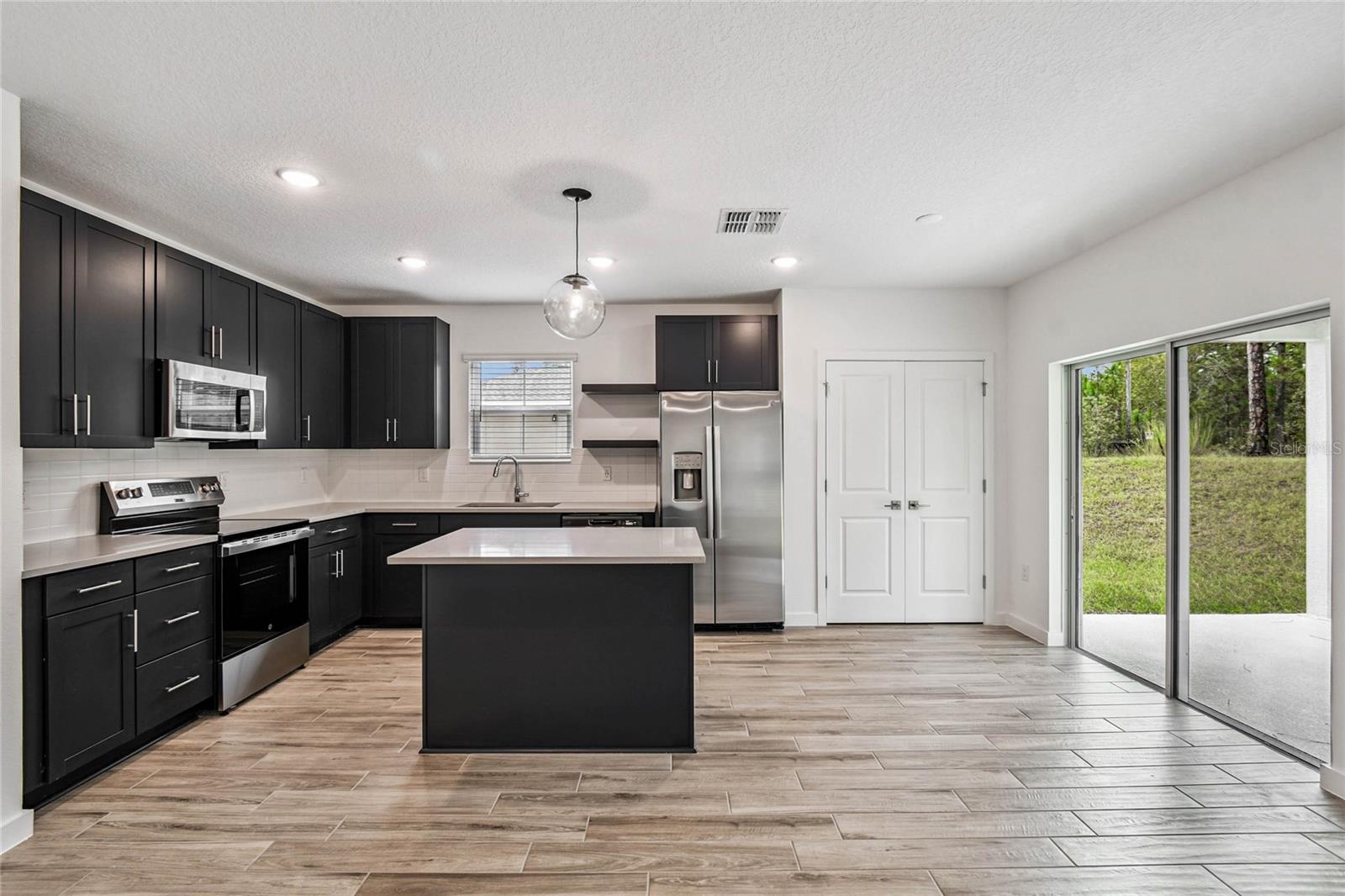 Image 2 of 23 For 2111 Landmark Drive #16