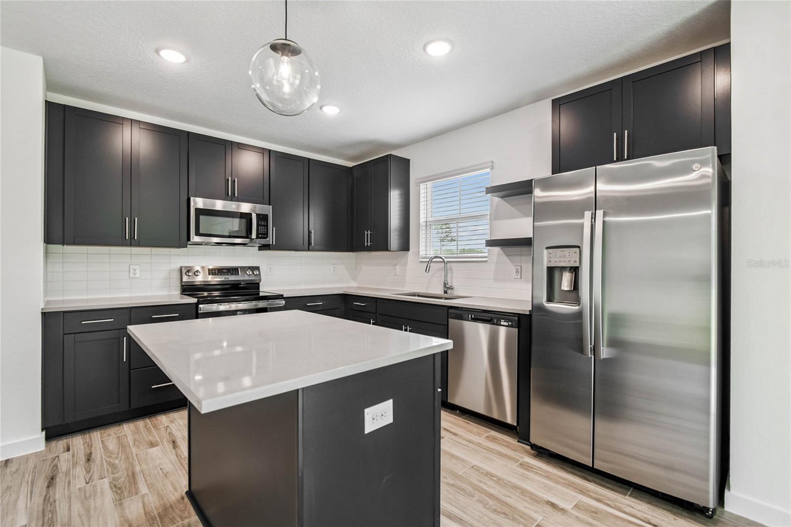 Image 4 of 23 For 2111 Landmark Drive #16
