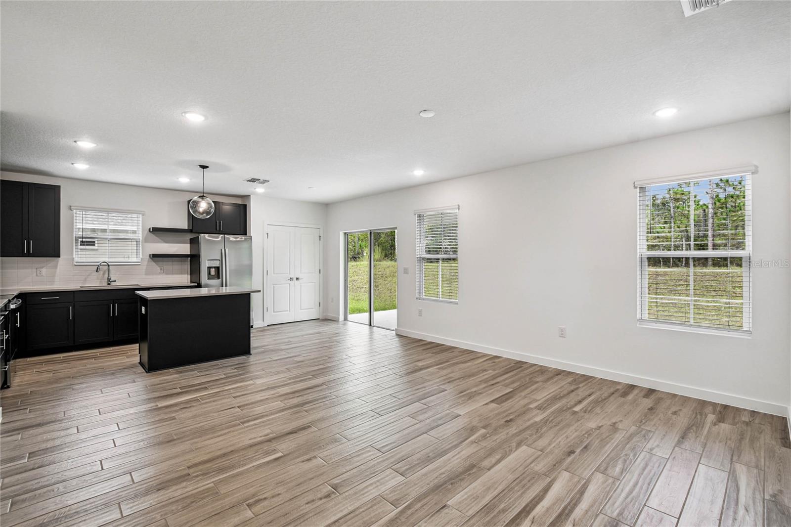 Image 6 of 23 For 2111 Landmark Drive #16