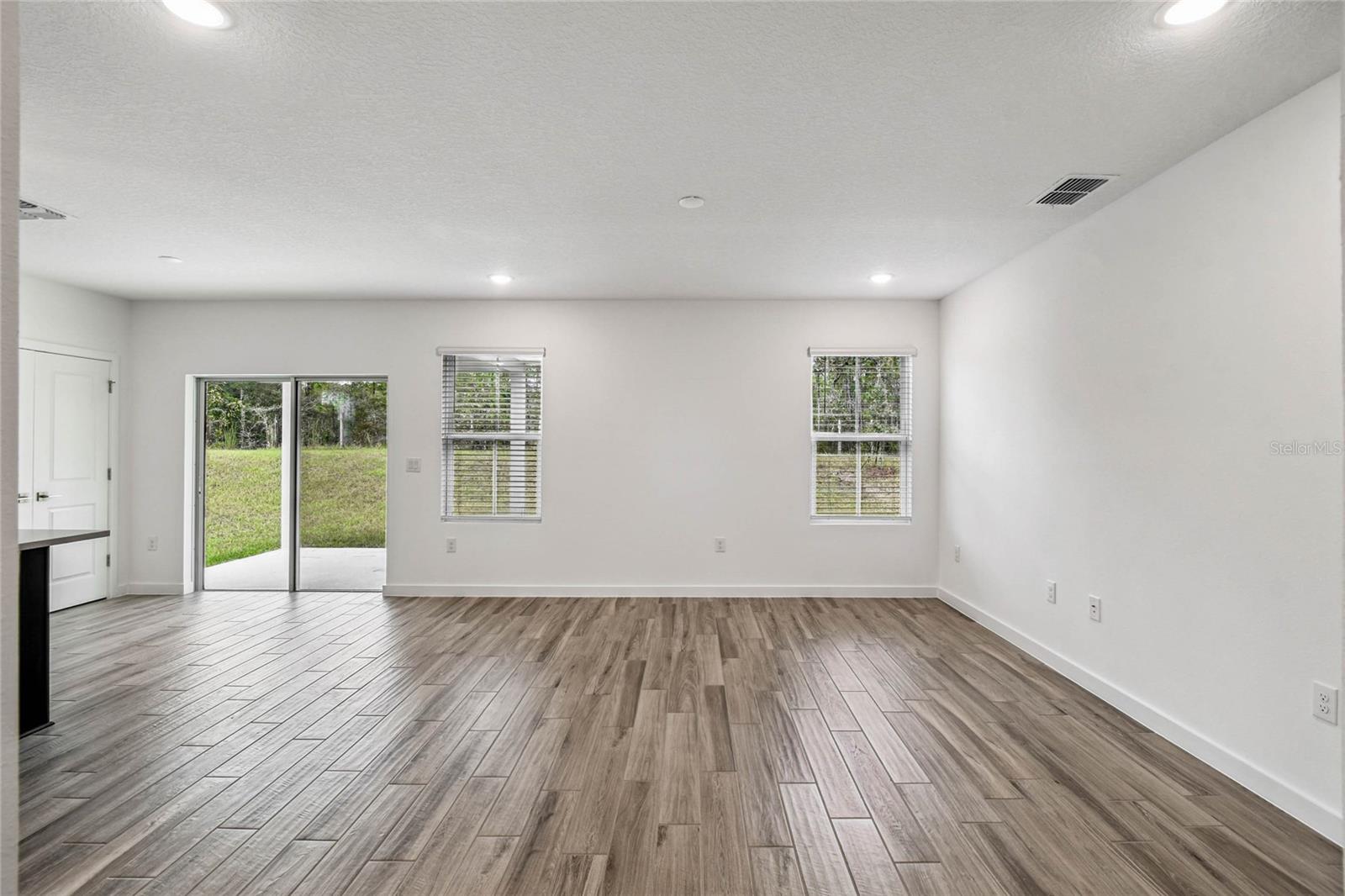 Image 8 of 23 For 2111 Landmark Drive #16