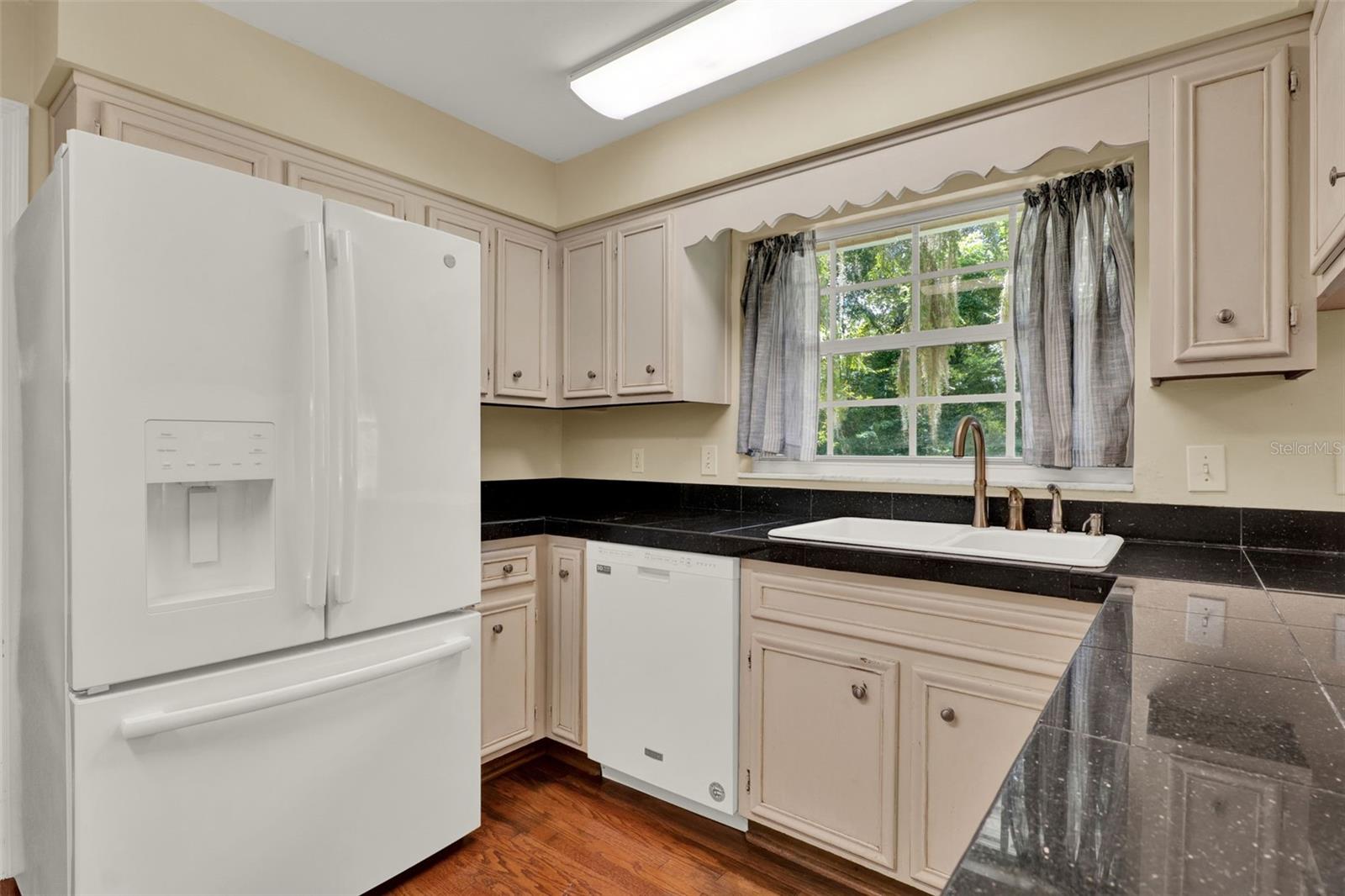 Image 9 of 36 For 228 Arnold Avenue