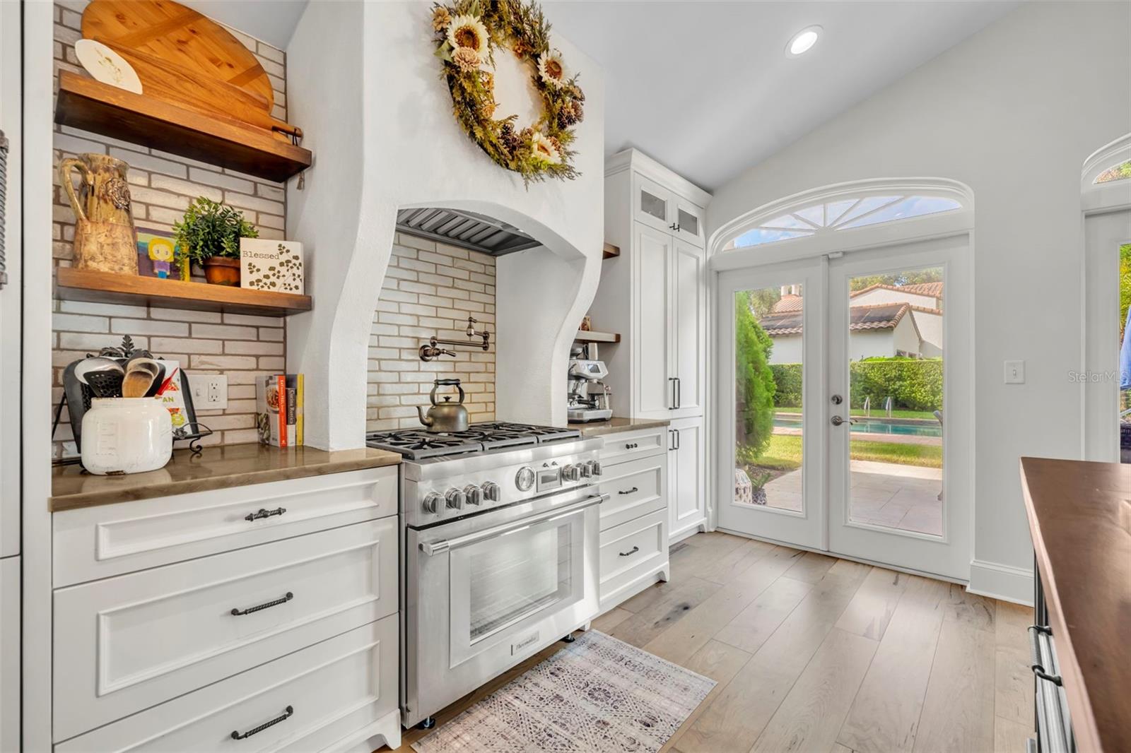 Image 13 of 49 For 1571 Lasbury Avenue