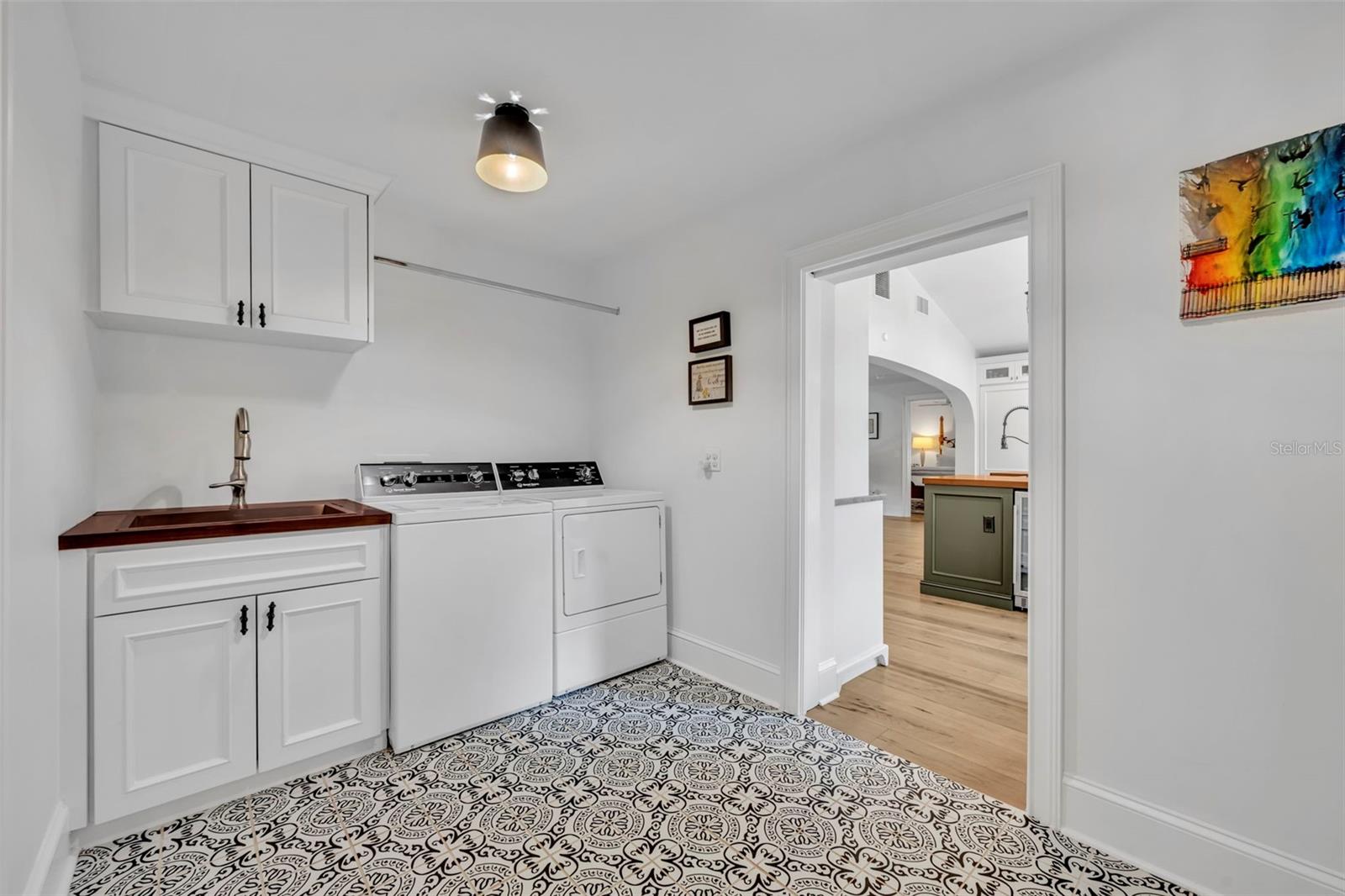 Image 15 of 49 For 1571 Lasbury Avenue