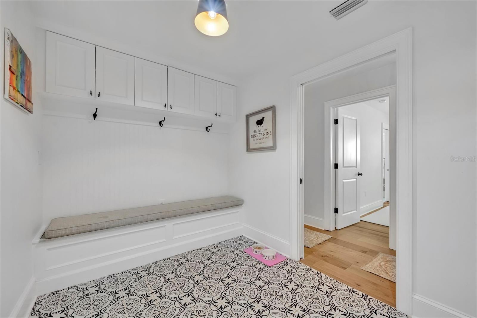 Image 16 of 49 For 1571 Lasbury Avenue