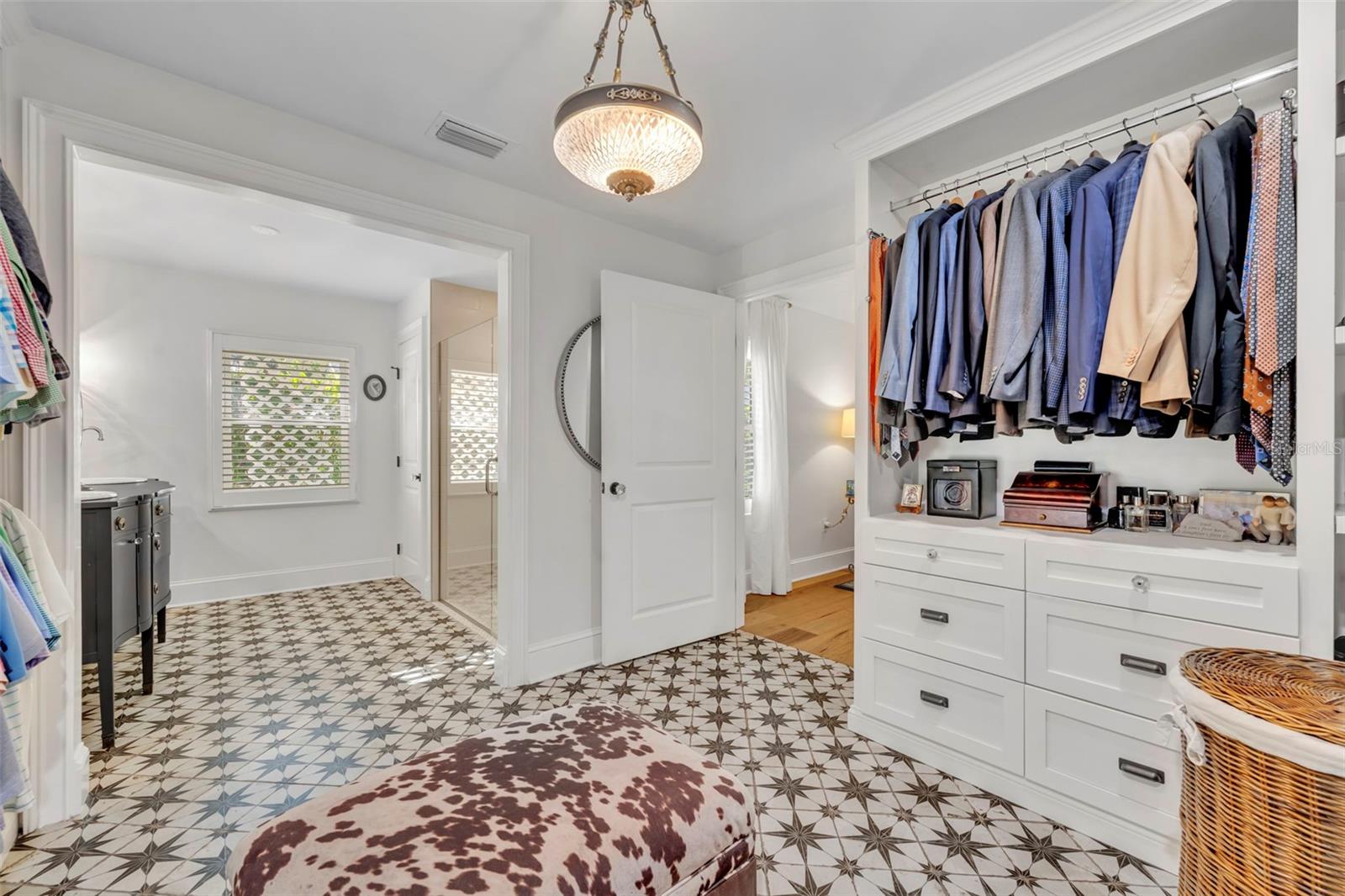 Image 22 of 49 For 1571 Lasbury Avenue