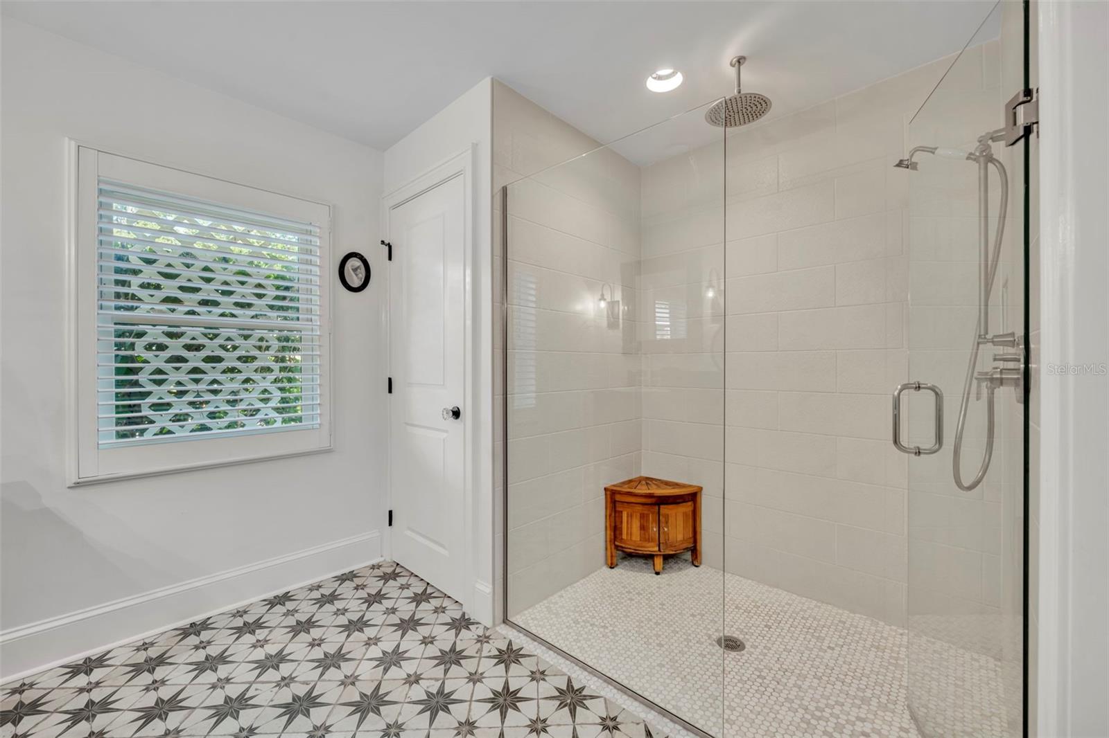 Image 26 of 49 For 1571 Lasbury Avenue