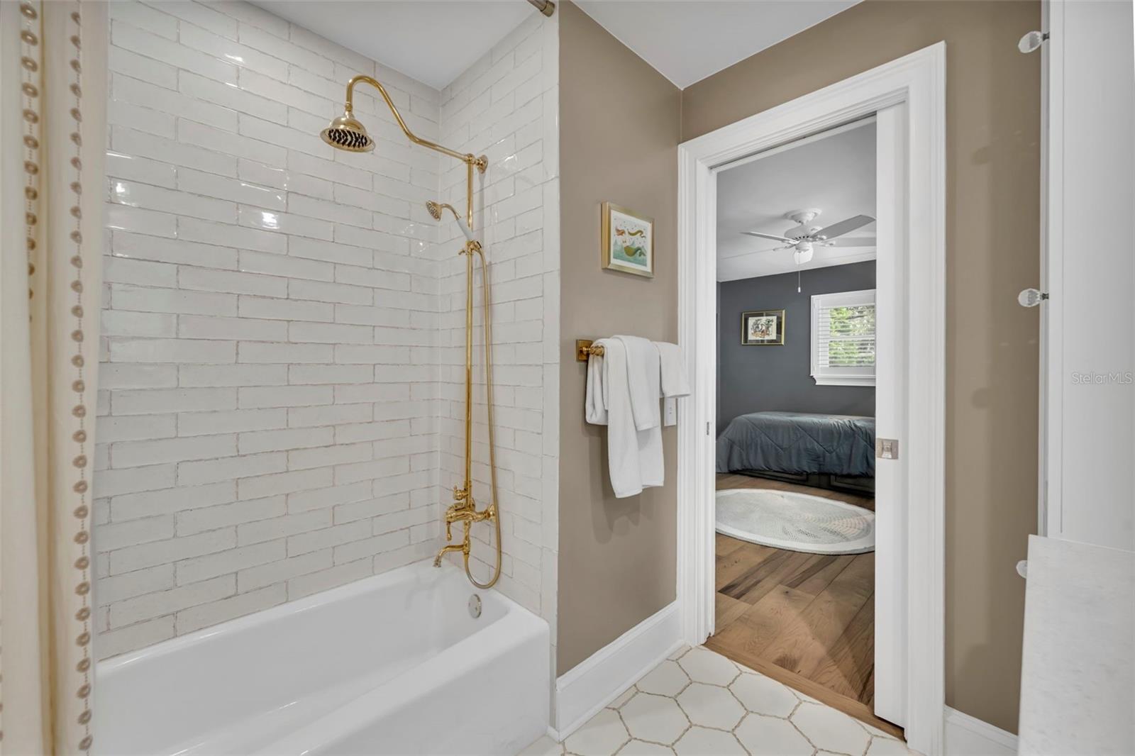 Image 30 of 49 For 1571 Lasbury Avenue