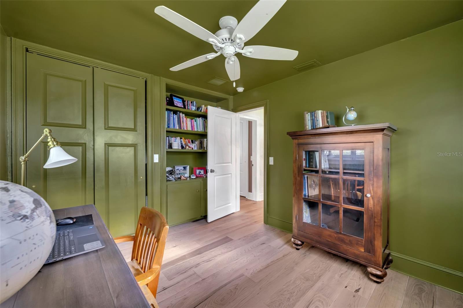 Image 31 of 49 For 1571 Lasbury Avenue