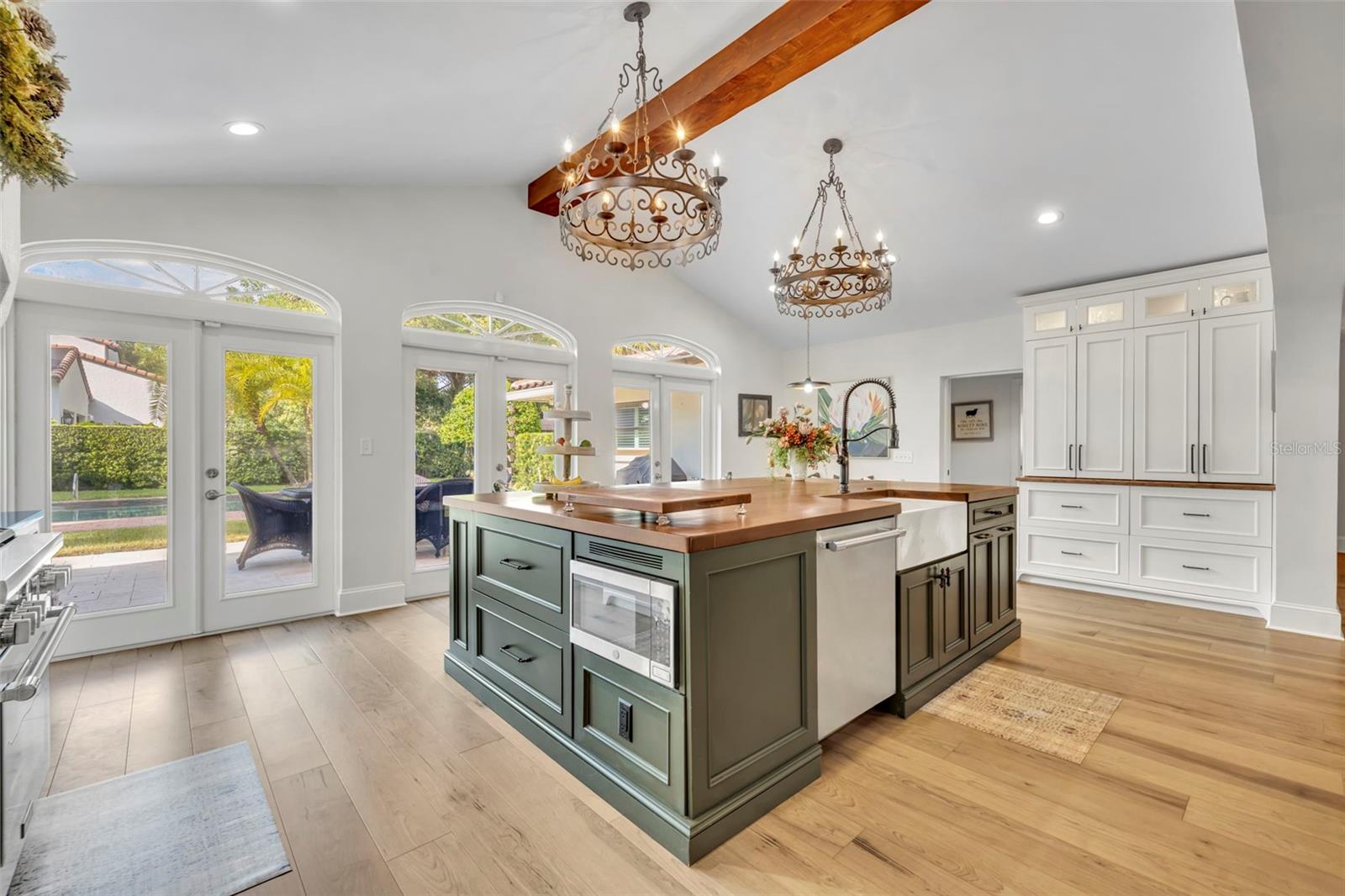 Image 9 of 49 For 1571 Lasbury Avenue