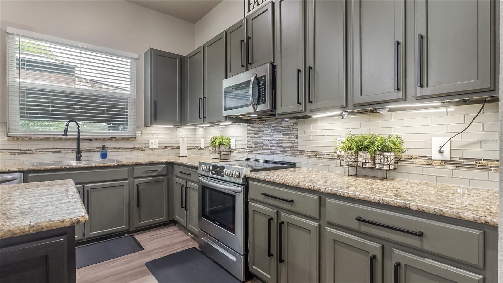 Image 11 of 60 For 556 Cresta Circle