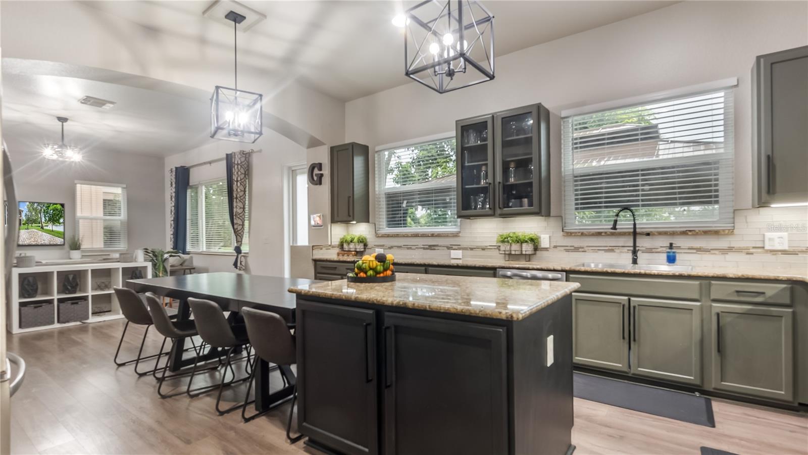 Image 12 of 60 For 556 Cresta Circle