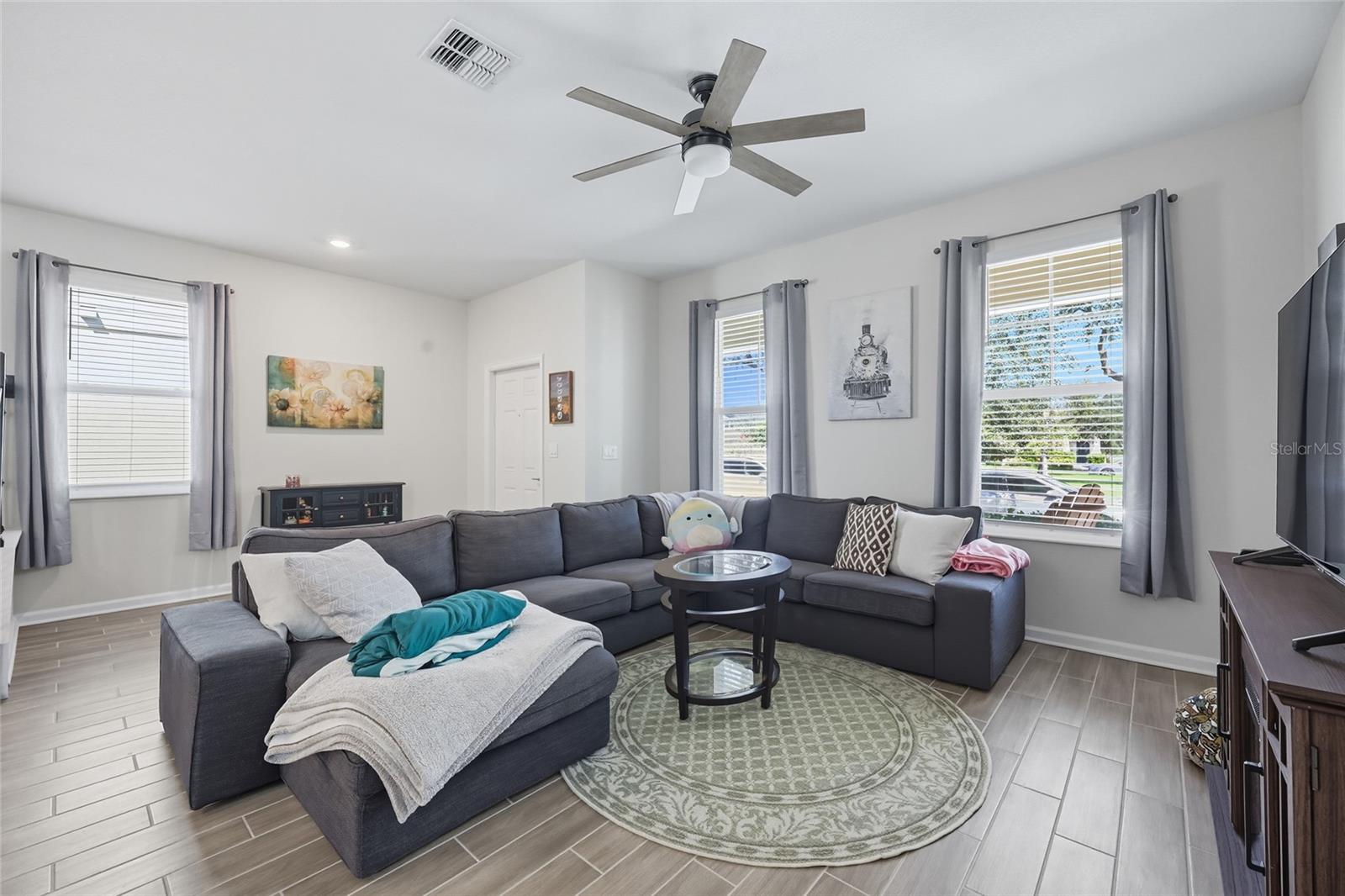Image 6 of 43 For 17040 Quicksilver Avenue