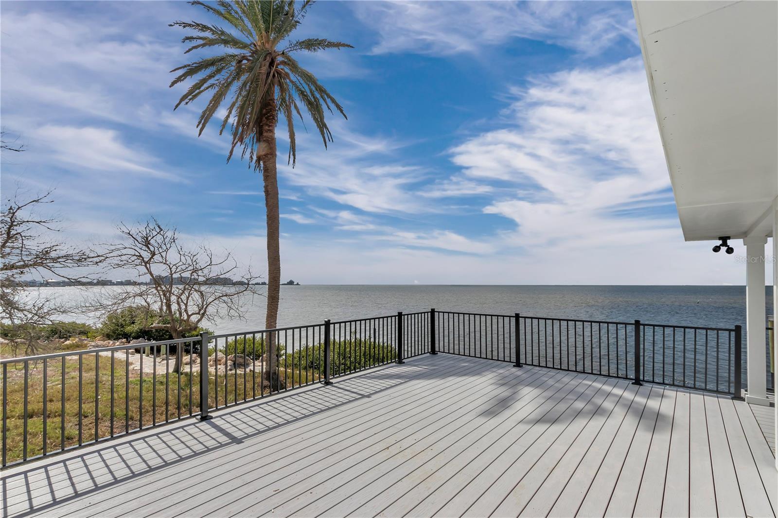 Listing photo id 8 for 6417 Driftwood Drive