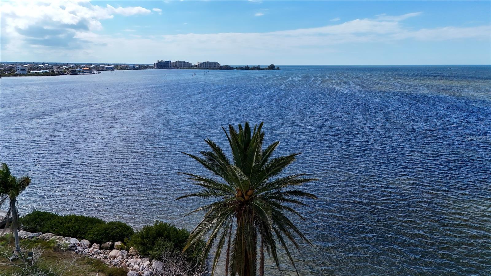 Listing photo id 15 for 6417 Driftwood Drive