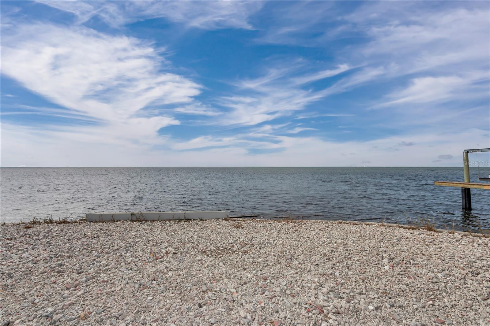 Listing photo id 0 for 6417 Driftwood Drive