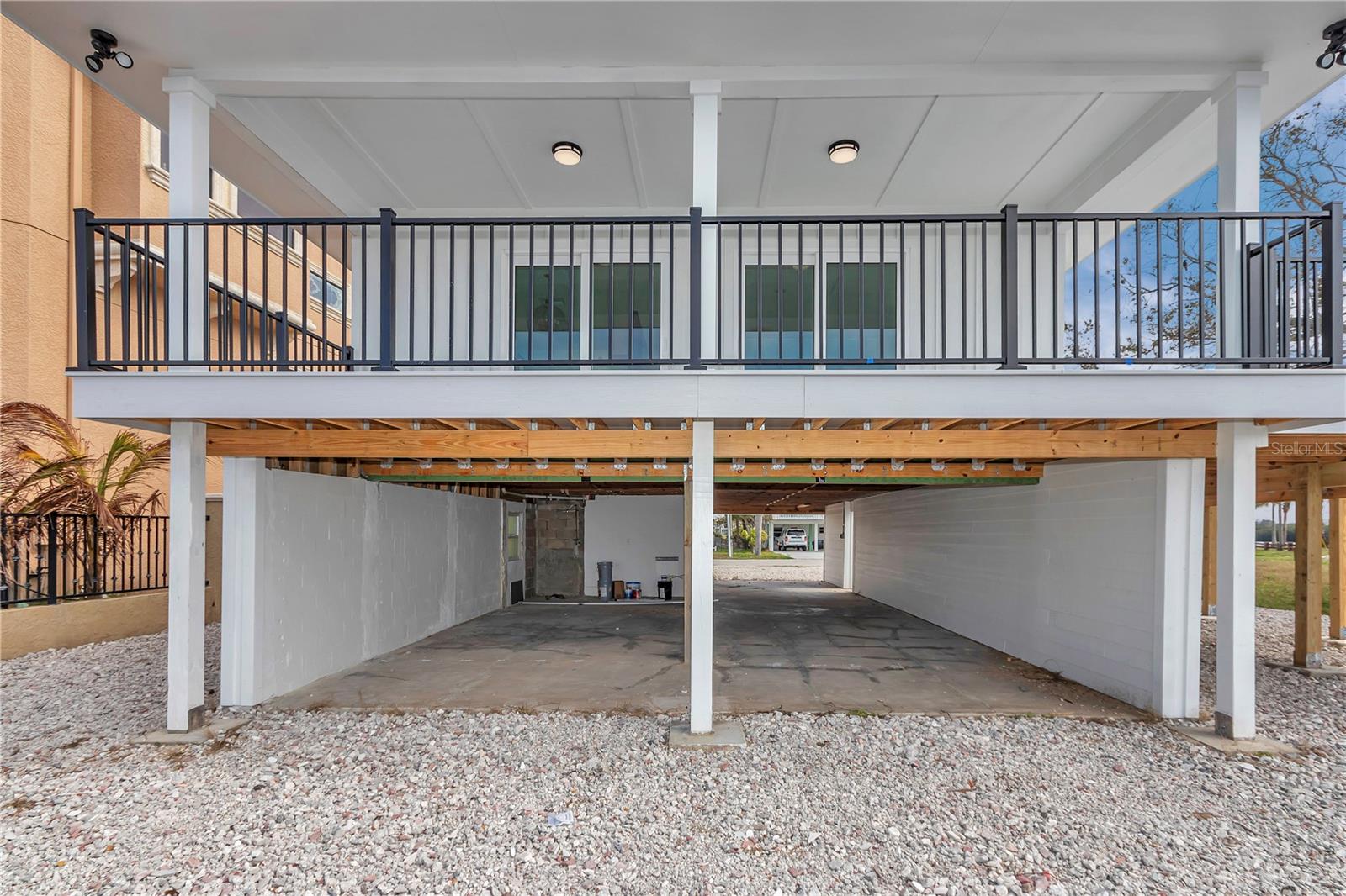 Listing photo id 1 for 6417 Driftwood Drive
