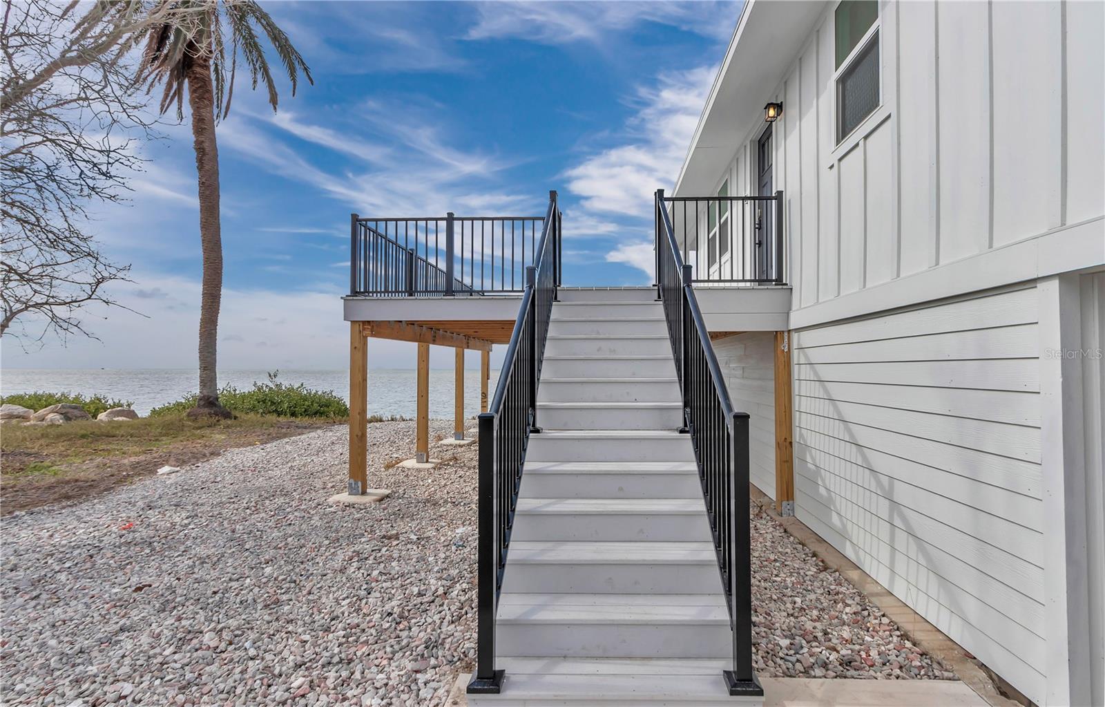 Listing photo id 6 for 6417 Driftwood Drive