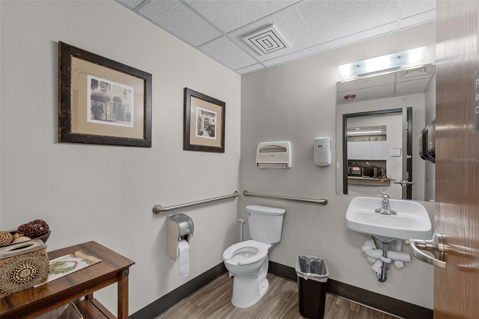 Image 21 of 34 For 661 Altamonte Drive 231