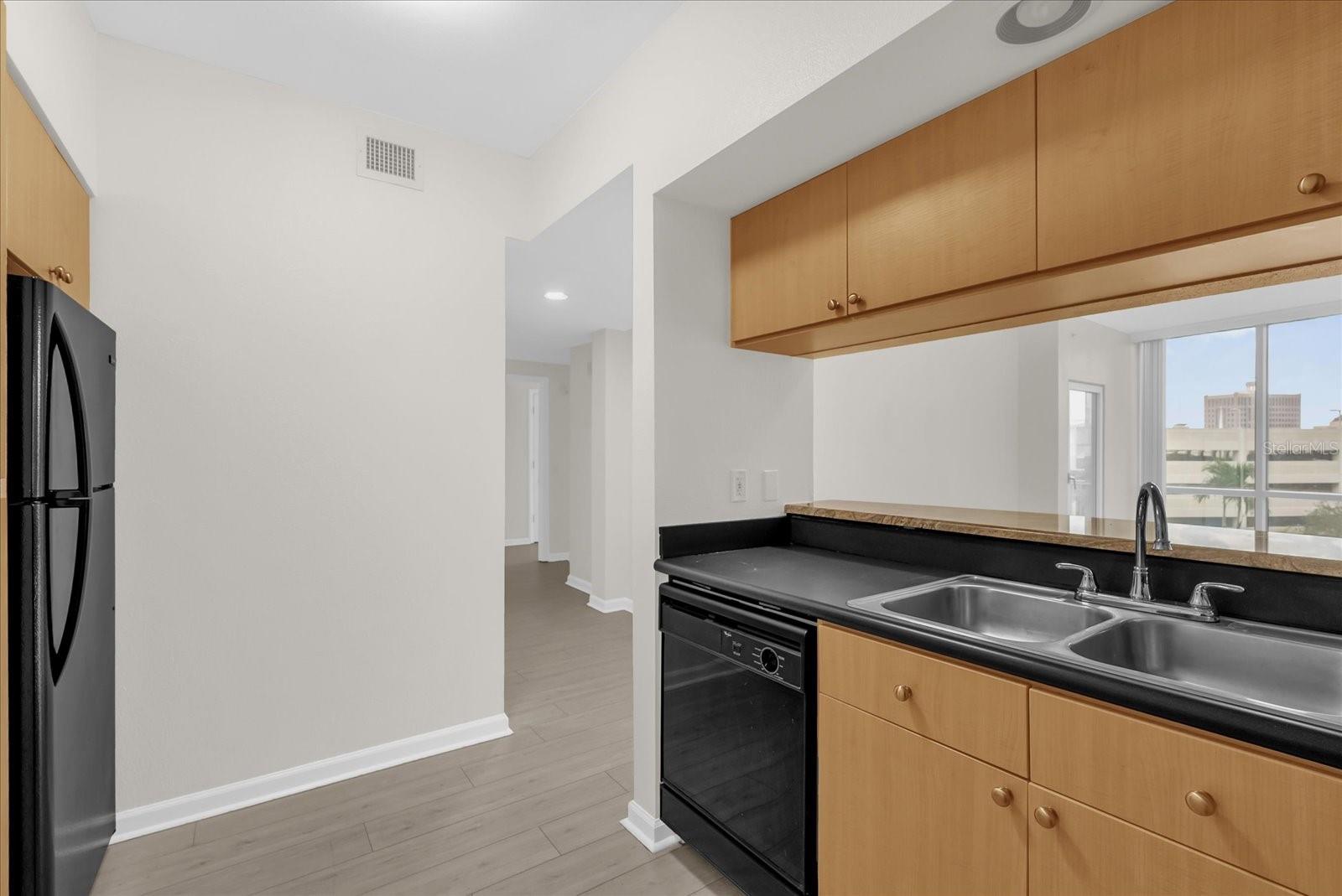 Image 10 of 30 For 322 Central Boulevard 606