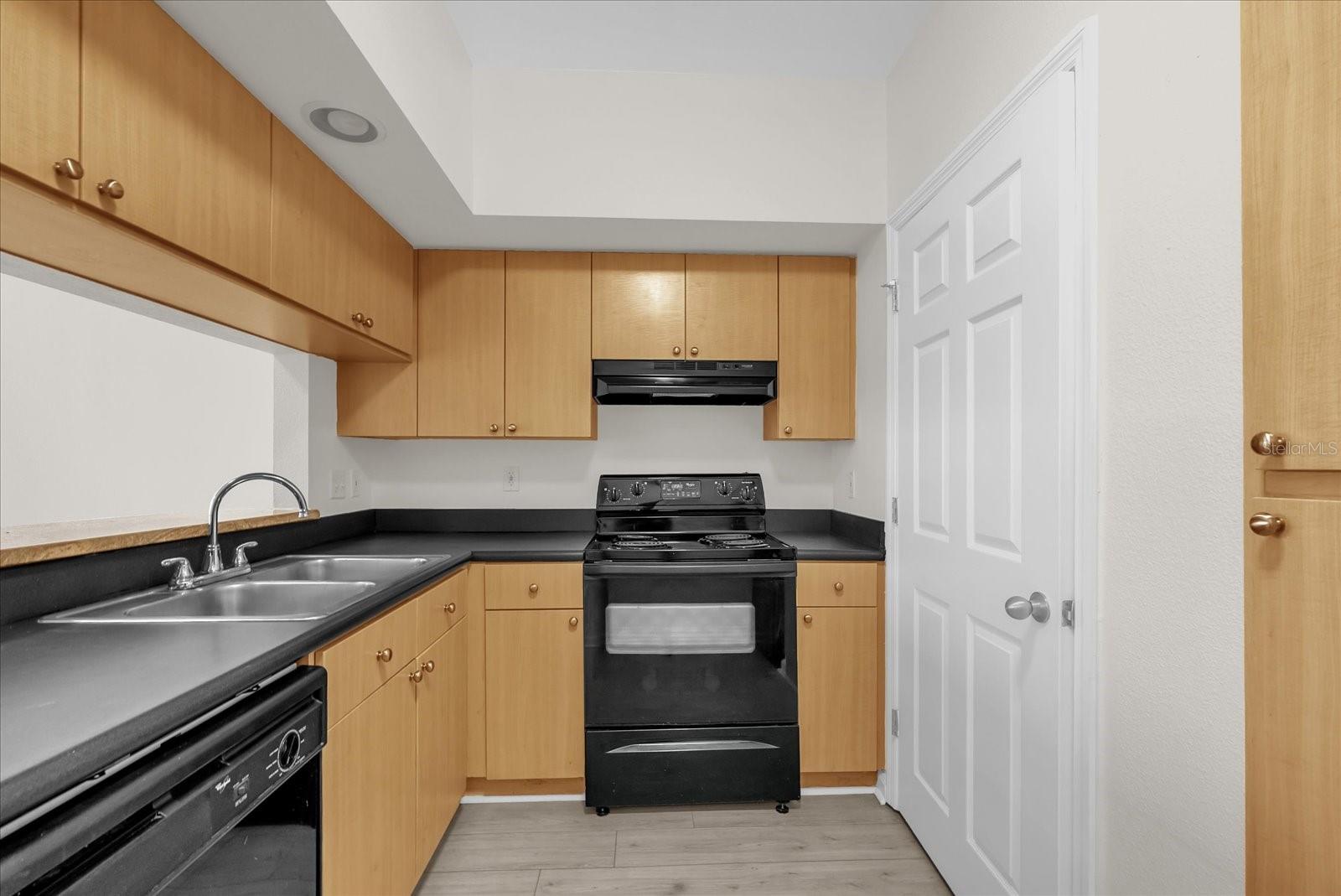 Image 12 of 30 For 322 Central Boulevard 606