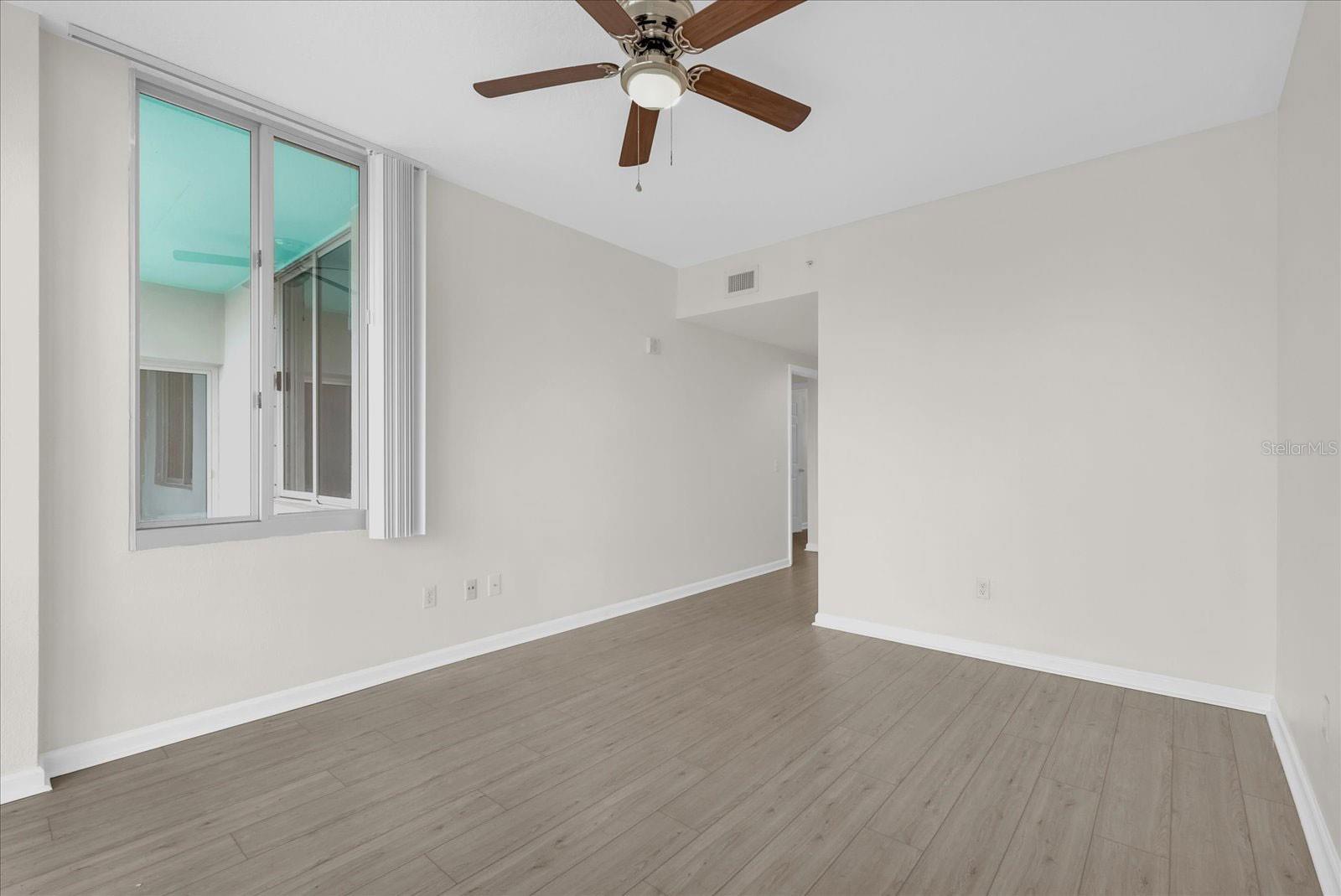 Image 14 of 30 For 322 Central Boulevard 606