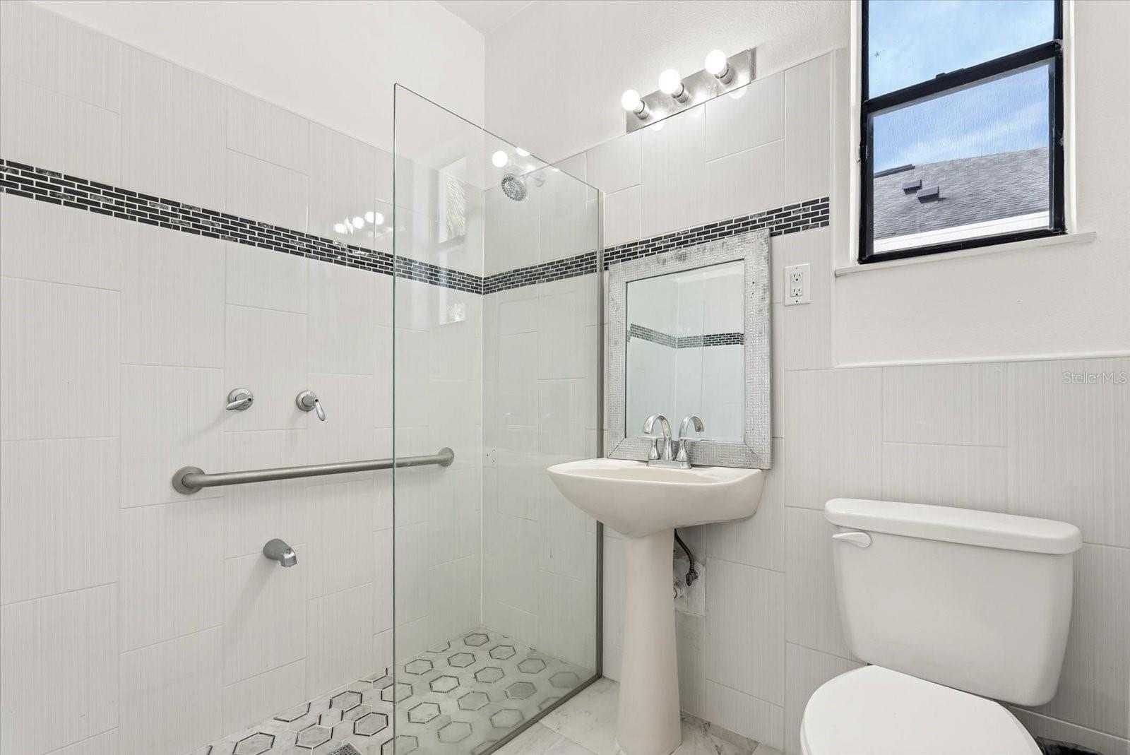 Image 20 of 57 For 871 Blairmont Ln