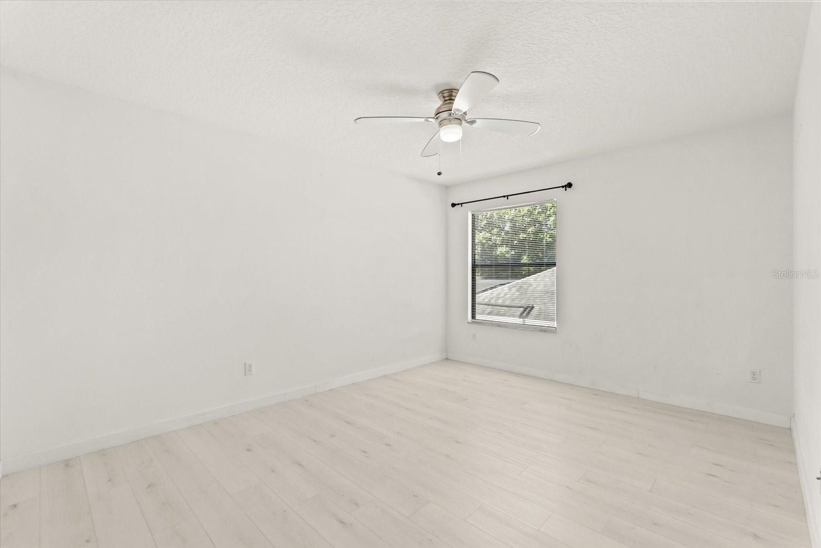 Image 31 of 57 For 871 Blairmont Ln
