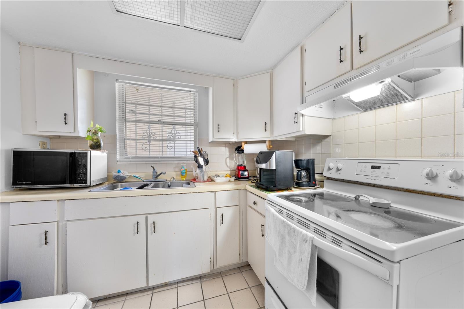 Image 10 of 32 For 2717 Santana Avenue